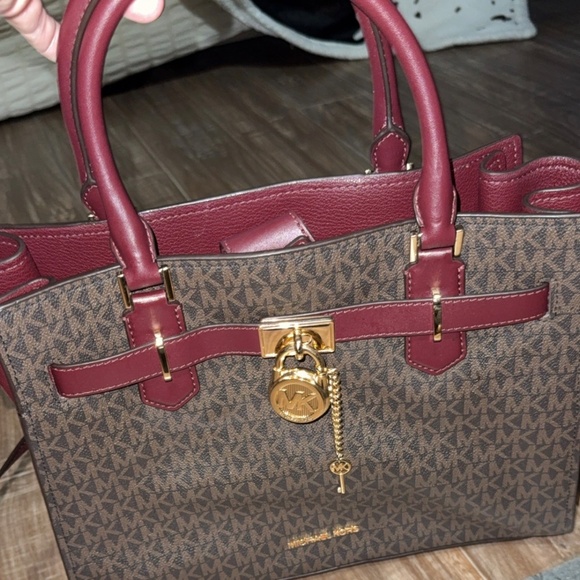 Purses - Picture 3 of 9